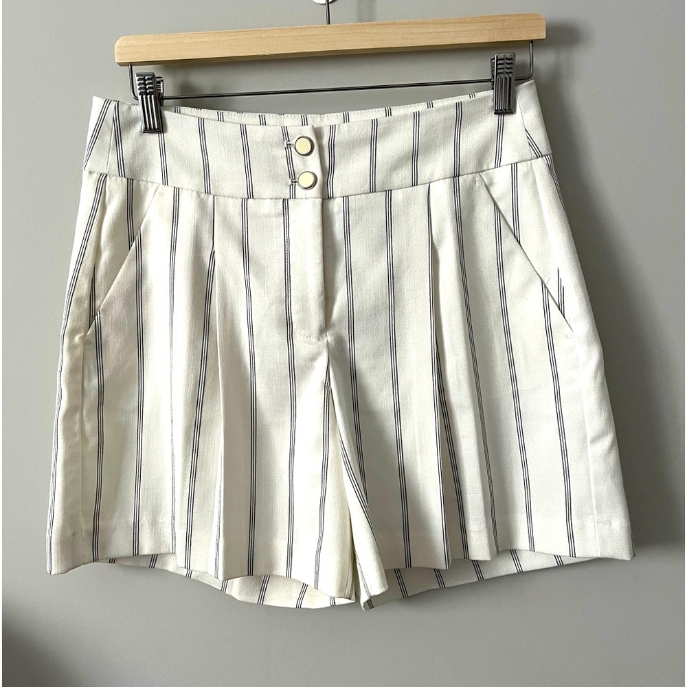 Suzy Shier Striped tailored shorts